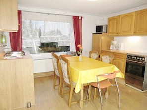 Refrigerador, microondas, horno y lavavajillas 