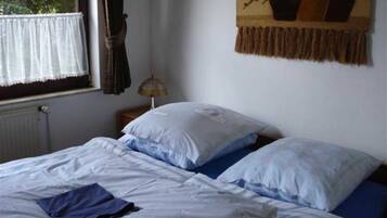 1 bedroom, travel crib, WiFi, bed sheets