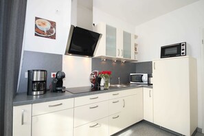 Réfrigérateur, micro-ondes, four, lave-vaisselle