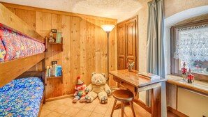 2 soverom og reiseseng for barn