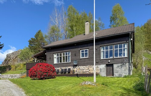 5 bedroom amazing home in Matre