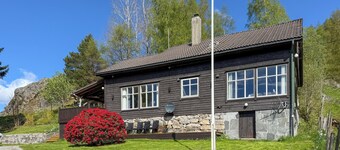5 bedroom amazing home in Matre