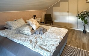 5 makuuhuonetta, vauvan matkasänky, ilmainen Wi-Fi, vuodevaatteet