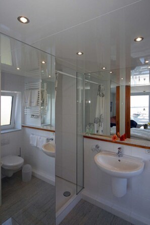 Hair dryer, towels - Double room. Balcony. Lake view - House Hanseat (Helgoland)