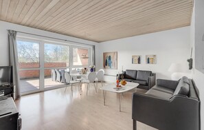 TV, fireplace - Nice home in Rømø with WiFi (Rømø)