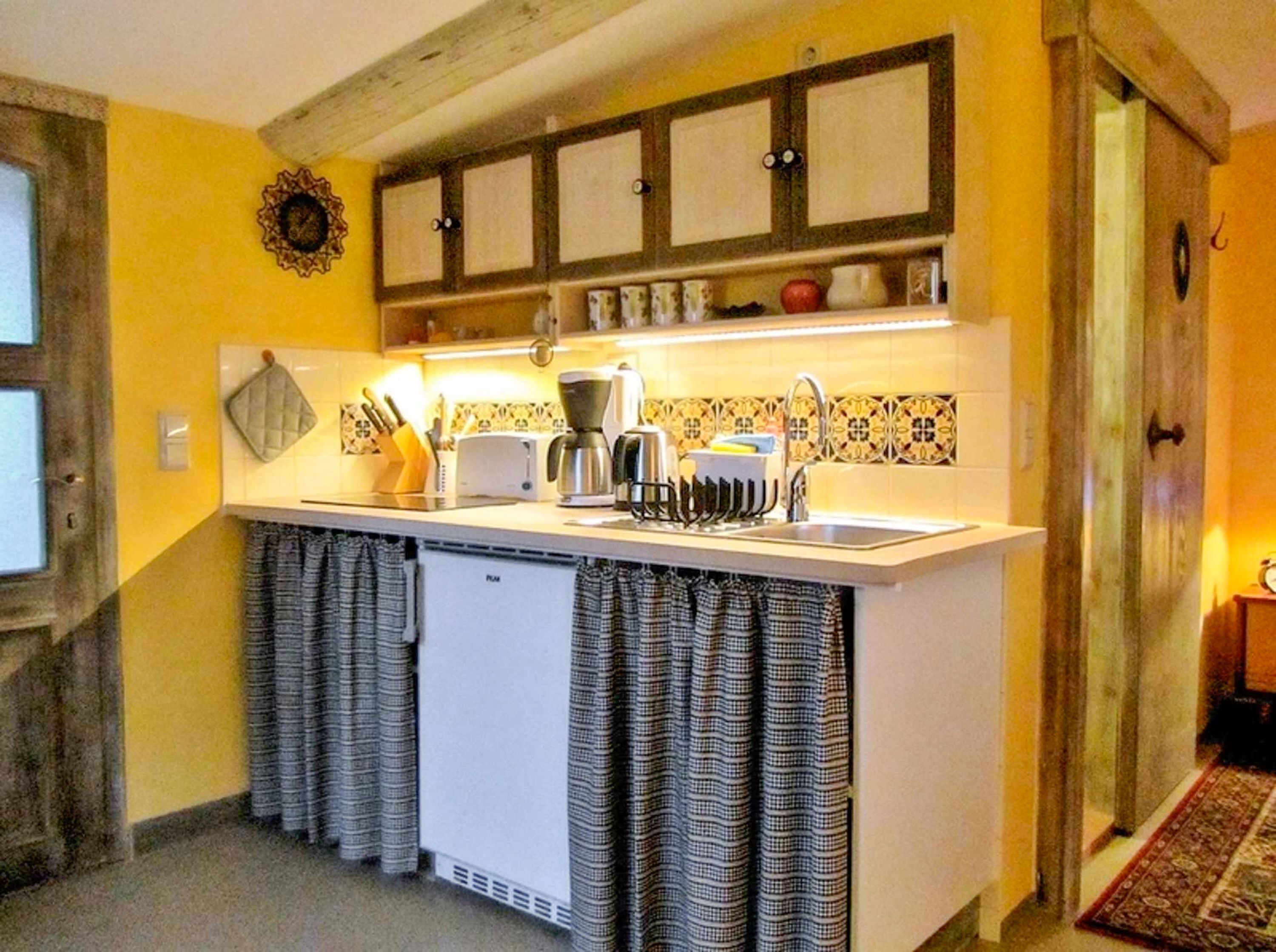 Wasserkocher mit Kaffee-/Teezubehör, Kühlschrank, Wasserkocher, Toaster