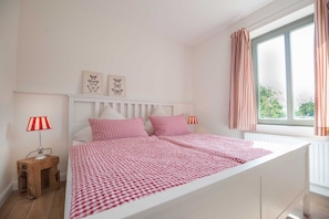 2 Schlafzimmer, Reisekinderbett, WLAN, Bettwäsche