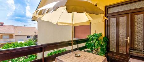 تناول الطعام بالخارج