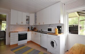 Geladeira, micro-ondas, cooktop, lava-louças