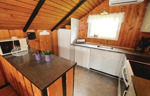 Køleskab, mikrobølgeovn, kogeplade, opvaskemaskine