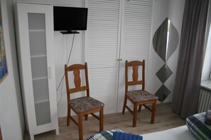 3 habitaciones, tabla de planchar con plancha, cuna de viaje y wifi 