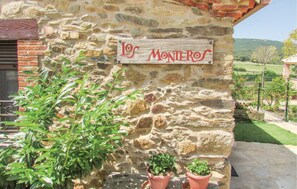 Exterior detail - Awesome home in Aldeanue. de la Sierra (Aldeanue. de la Sierra)