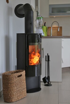 Unclassified image, 2 of 19, button