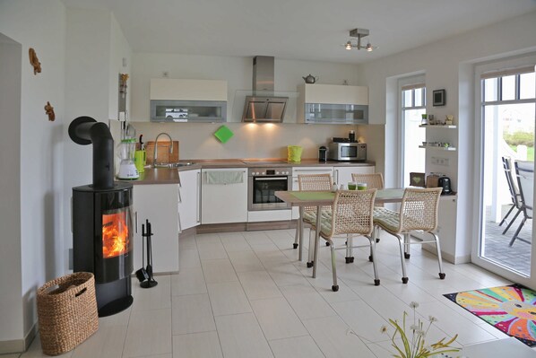 Réfrigérateur, micro-ondes, four, lave-vaisselle