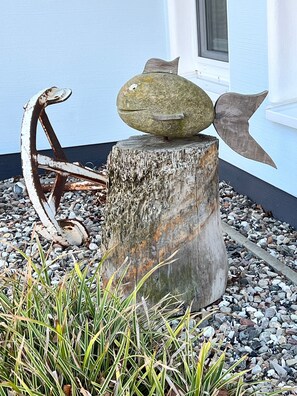 Unclassified image, 5 of 19, button