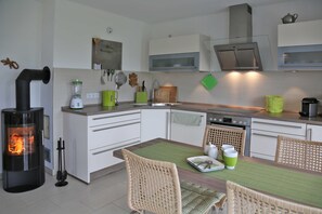 Unclassified image, 4 of 19, button