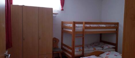 3 makuuhuonetta, internet