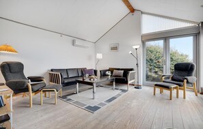 TV, DVD player - 2 bedroom lovely home in Slagelse (Slagelse)