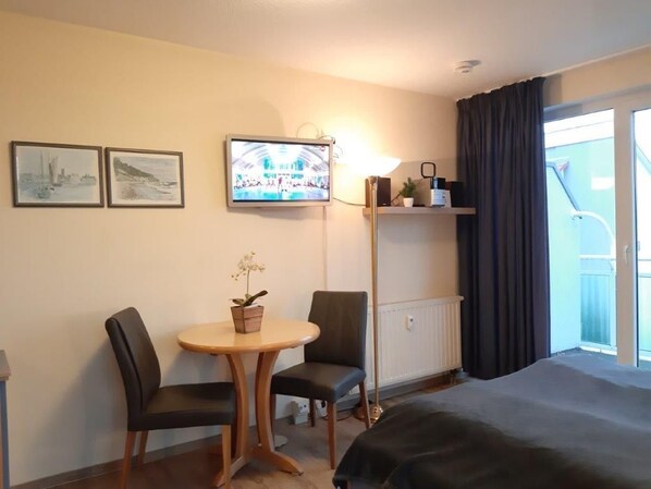 Unclassified image, 1 of 7, button - (274) 1-room apartment - apartment complex Yachthafenresidenz (Kühlungsborn)