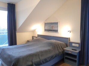 Unclassified image, 5 of 7, button - (274) 1-room apartment - apartment complex Yachthafenresidenz (Kühlungsborn)