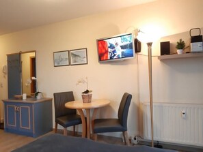 Unclassified image, 3 of 7, button - (274) 1-room apartment - apartment complex Yachthafenresidenz (Kühlungsborn)