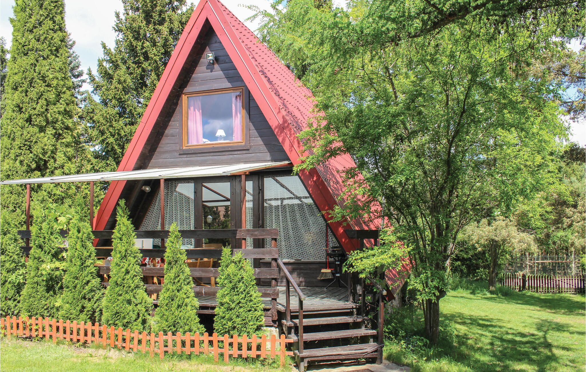 Cozy cottage for a relaxing vacation by the water.