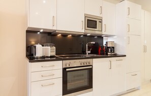 Fridge, microwave, stovetop, dishwasher
