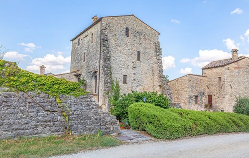 Nice apartment in Todi (PG) with WiFi