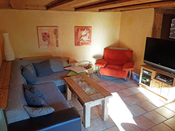 Unclassified image, 1 of 28, button