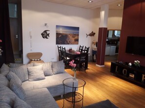 Unclassified image, 2 of 11, button