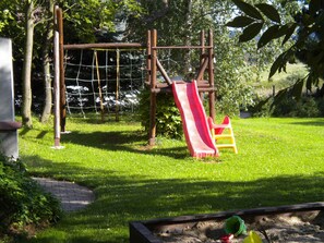 Children's area - Holiday home with outdoor pool and Western-style restaurant (Vlcice)