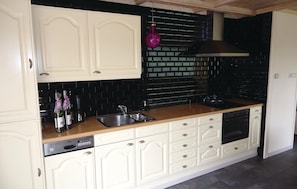 Réfrigérateur, micro-ondes, four, lave-vaisselle