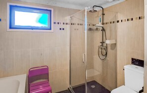 Combined shower/bathtub