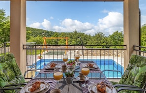 Outdoor dining - Gorgeous home in Barci (Barci)