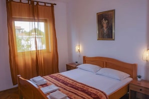 1 bedroom, WiFi - Holiday apartment with communal pool and air conditioning (Vantačići)