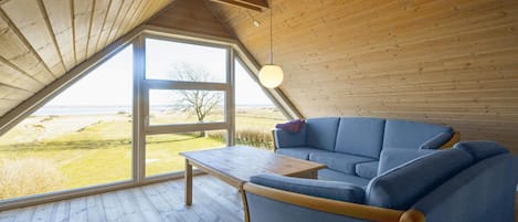 Fernseher, Kamin, Tischtennisplatte