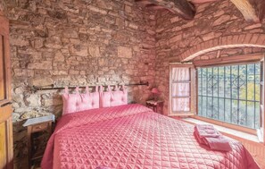 8 bedrooms, travel crib, free WiFi, bed sheets - Amazing home in Magione (PG) (Magione (PG))