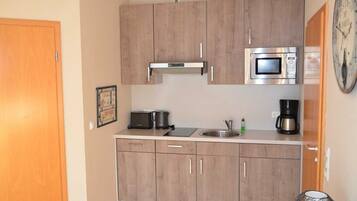 Fridge, microwave, dishwasher, coffee/tea maker