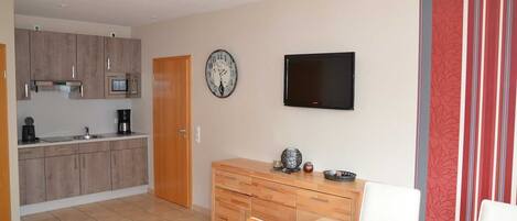 Geladeira, micro-ondas, lava-louças, cafeteira/chaleira