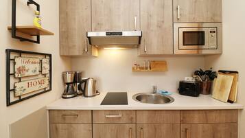 Kühlschrank, Mikrowelle, Geschirrspüler