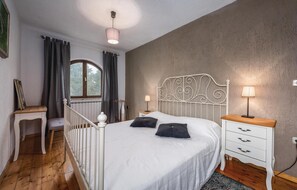 5 Schlafzimmer, Reisekinderbett, kostenloses WLAN, Bettwäsche