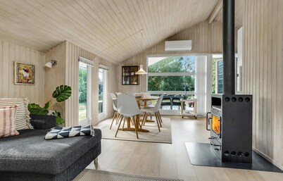 Nice home in Væggerløse with sauna