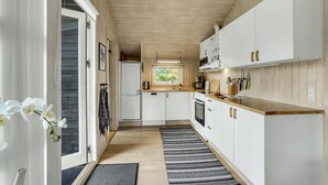 Kaffetrakter/tekoker, kjøleskap, mikrobølgeovn og kokeplater