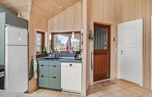 Kühlschrank, Mikrowelle, Herdplatte, Geschirrspüler
