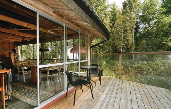 Outdoor dining - Nice home in Mellerud with sauna (Mellerud)