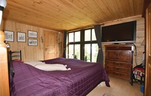 4 bedrooms, travel cot, free WiFi