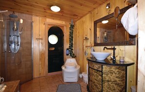 Shower - Nice home in Mellerud with sauna (Mellerud)