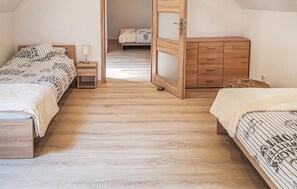 2 bedrooms, travel cot, free WiFi