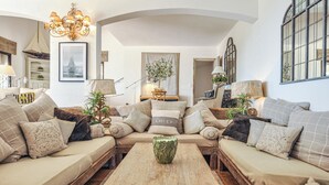 A cozy living room with a wooden coffee table, beige sofas, and a chandelier. - Cozy home in Les Adrets d l'Estérel (Les Adrets d l'Estérel)