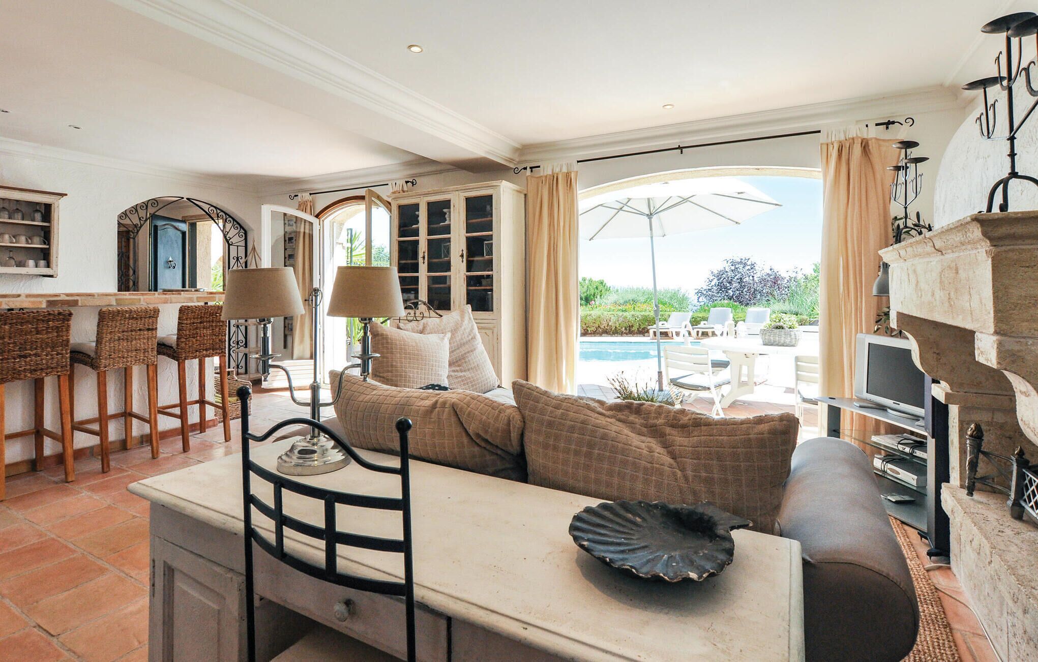 TV, fireplace, DVD player, ping pong